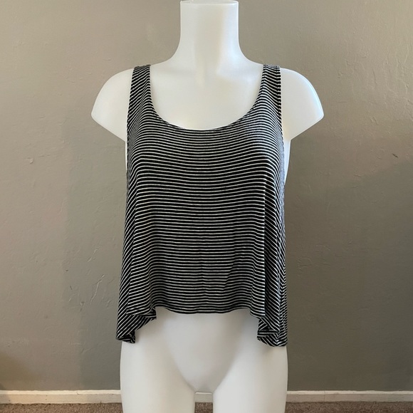 Black and White Flowing Crop Tank Top - Picture 1 of 5